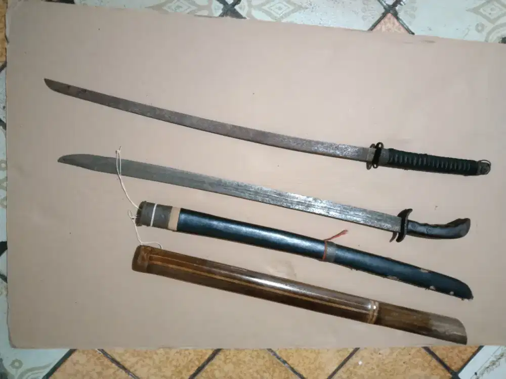 Pedang kuno sepasang