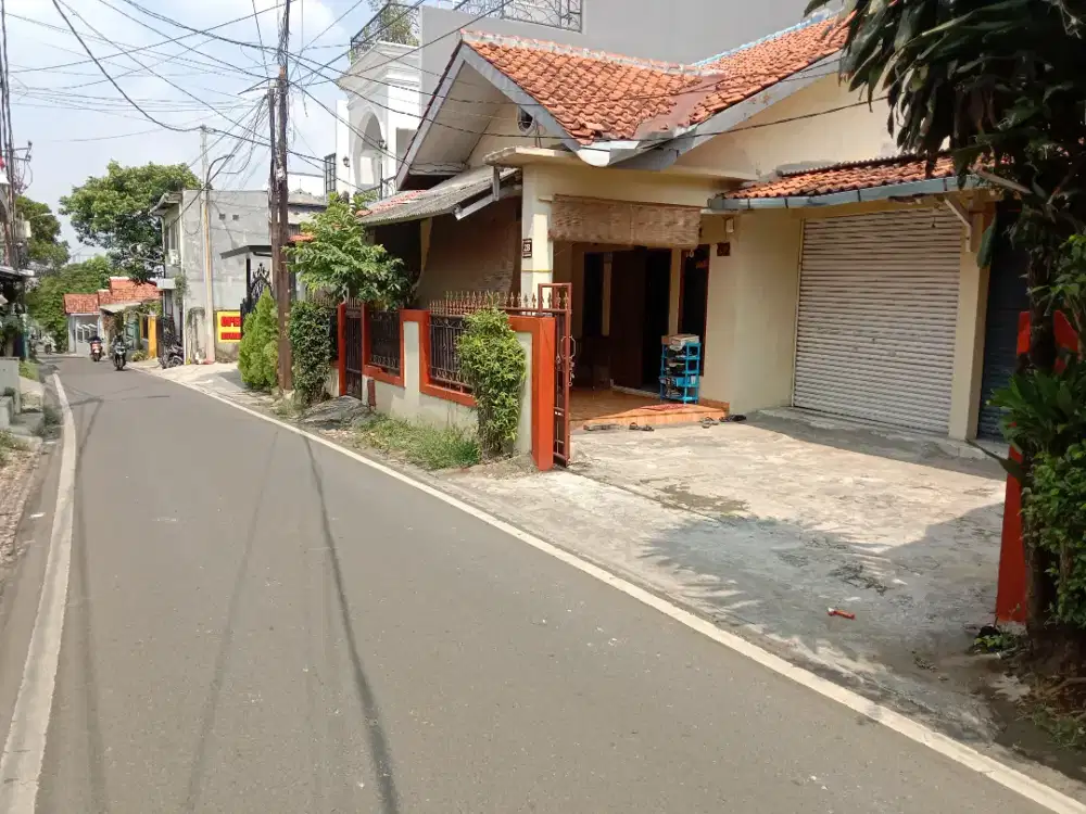 Rumah di Jual Luas T/B 182m2/100m2 SHM