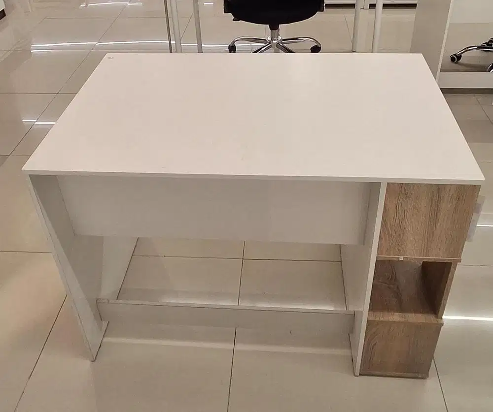 Meja kantor selma