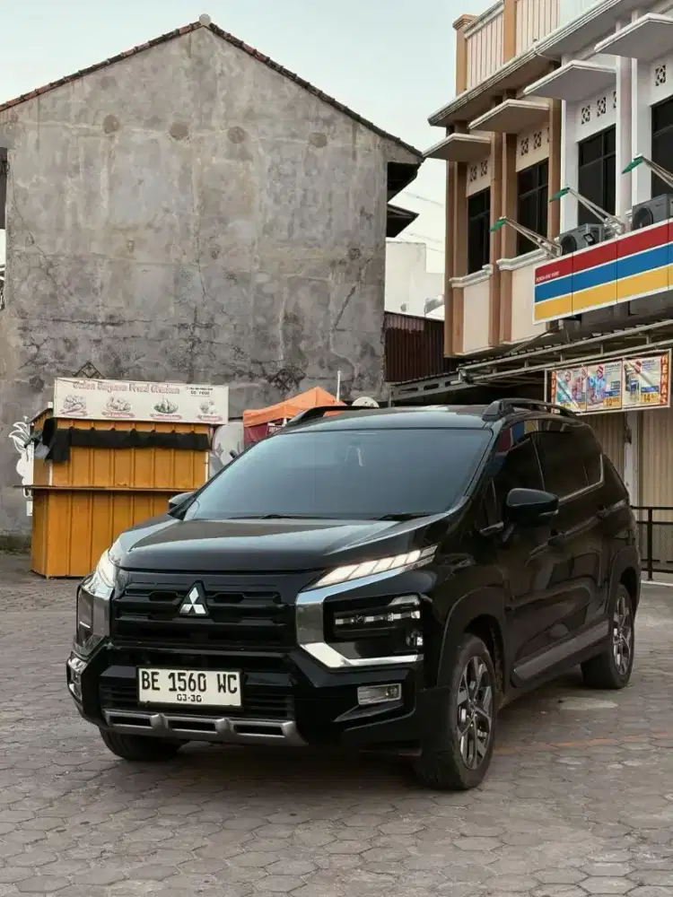 Xpander Cross premium like new