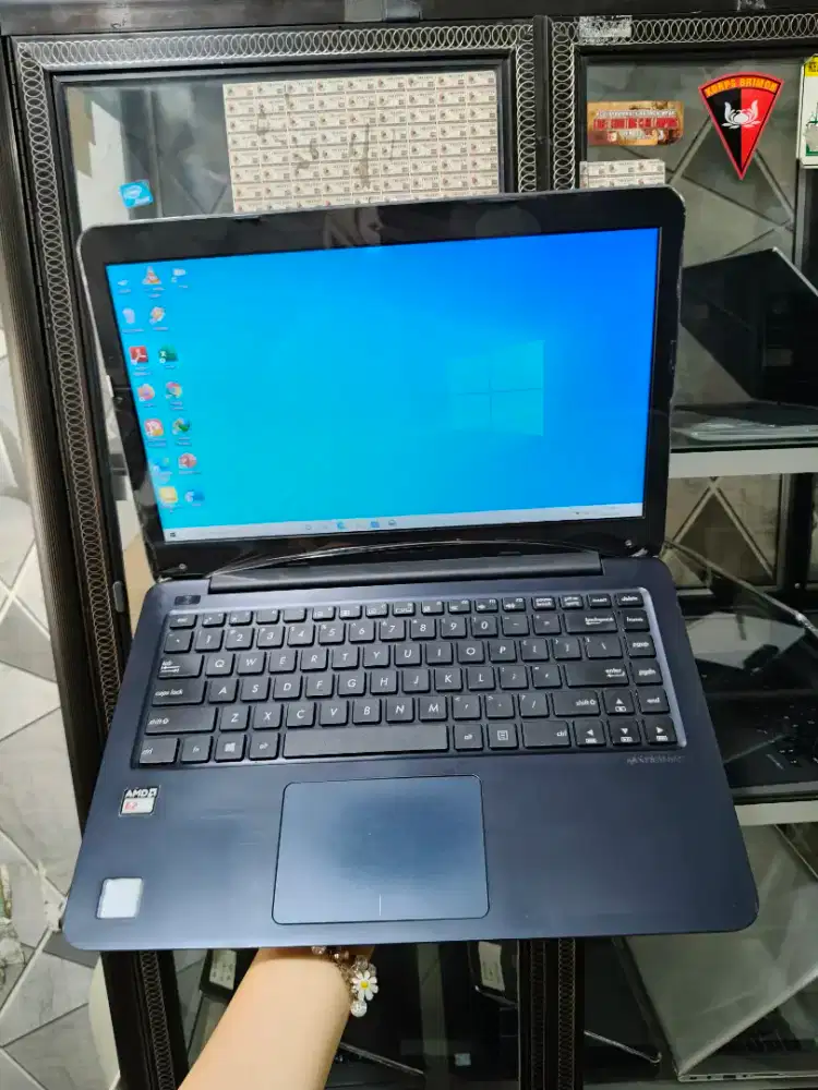 Asus Vivobook E402Y, AMD E2, 4GB/128GB