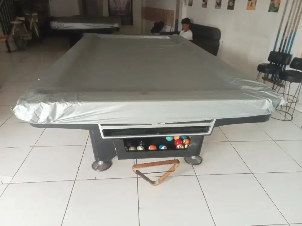Meja billiard 90%