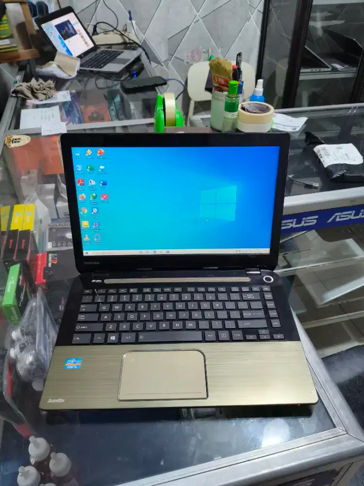 Toshiba L40-A, core i3, RAM 6GB, SSD 128GB
