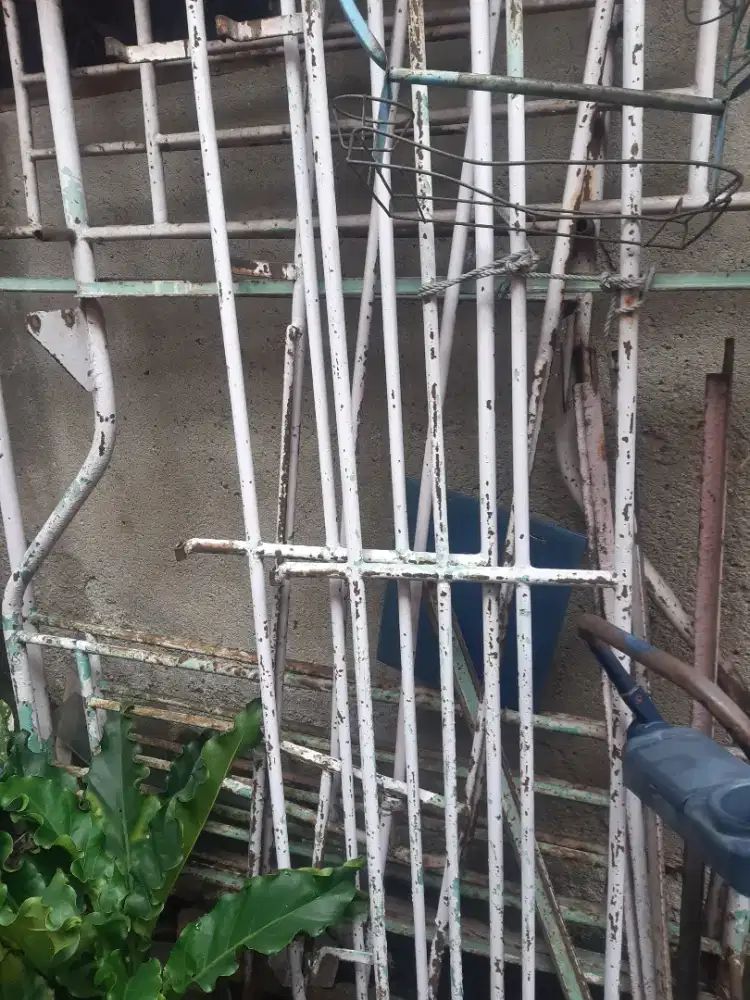 Kerangka besi tempat tidur tingkat