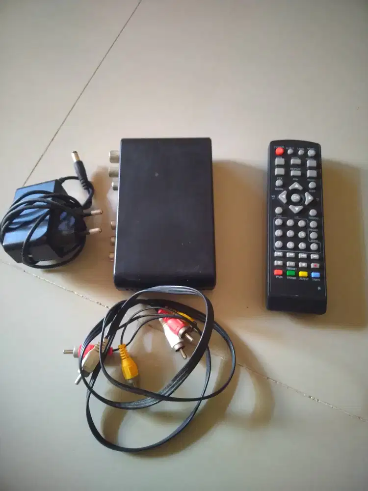 SET TOP BOX / STB TYPE DVB T2 DAN TV 32 INCHI