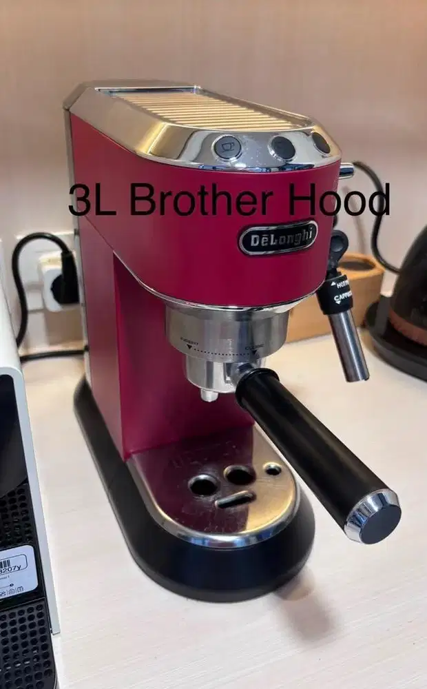 Mesin Coffee Espresso Delonghi Dedica EC685R