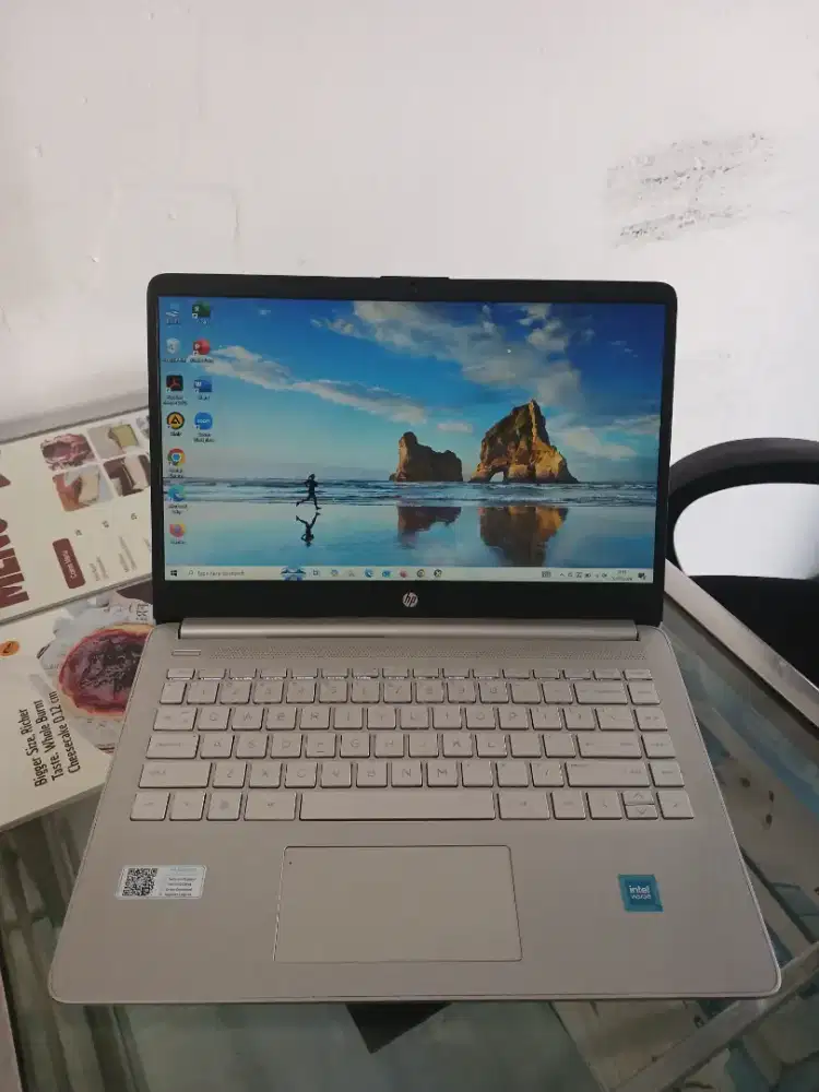 Laptop HP 14s Intel N4500 ram 8 ssd 256 keyboard backlight