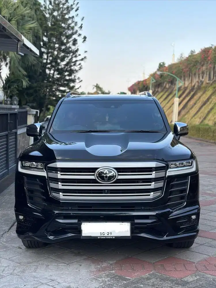 LAND CRUISER 300 VX-R 4x4 LOW KM 2rb