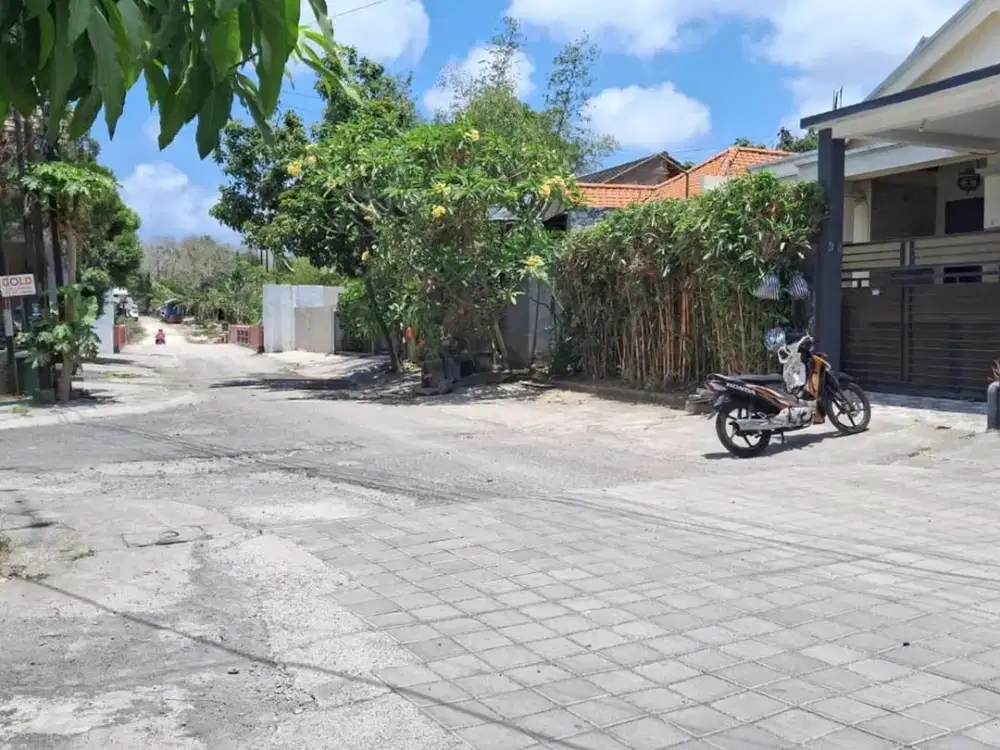 Rumah Tempat Usaha Dekat Jalan Utama Dijual, di Jimbaran