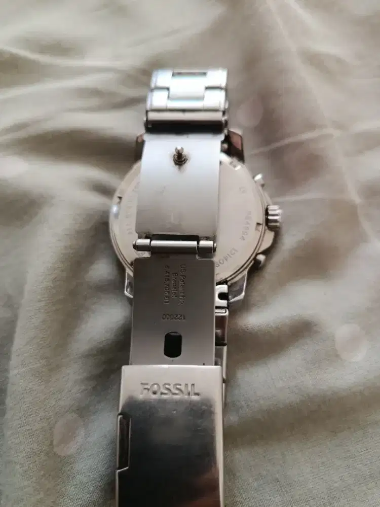 Jam tangan laki fosil asli