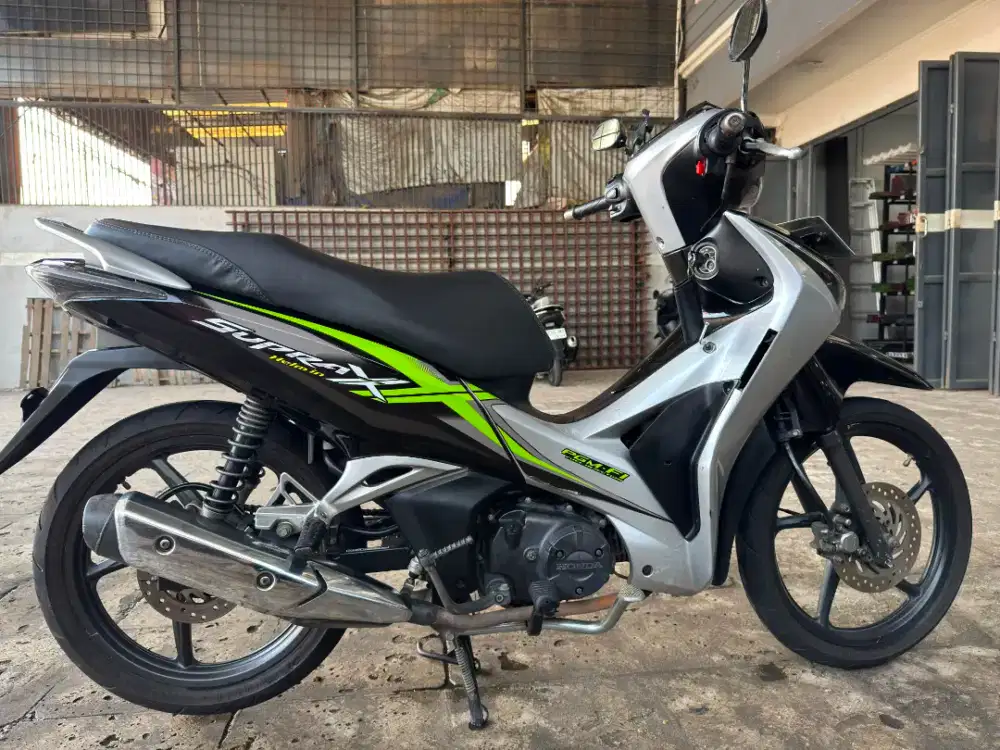 SUPRA HELM IN MOTOR GRESS PARAHH, MINUS PAJAK MATI AJA
