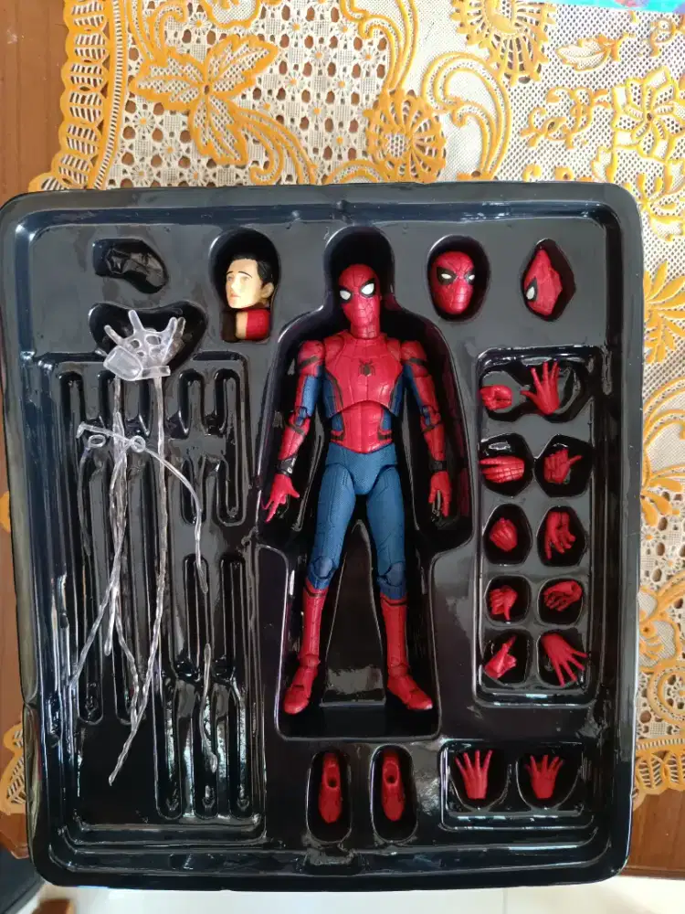 Action Figure Spider-Man edisi Home Coming