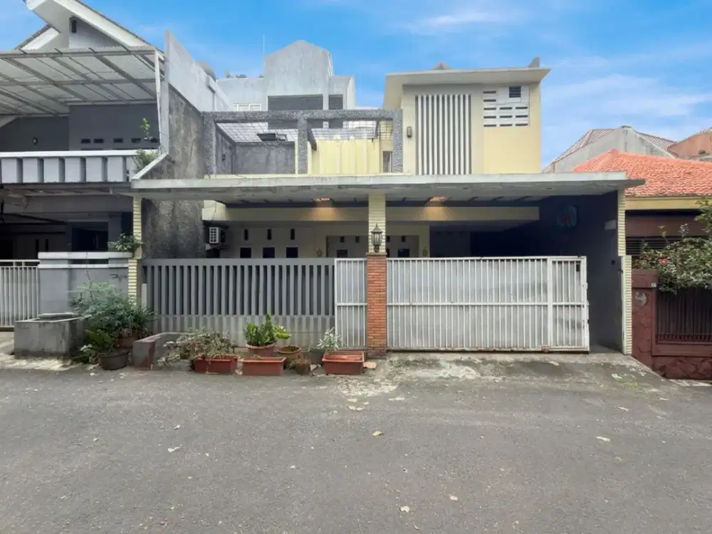 JARANG ADA! RUMAH SIAP HUNI DEPAN TAMAN DI TEBET BARAT DENGAN AKSES 2 MOBIL!
