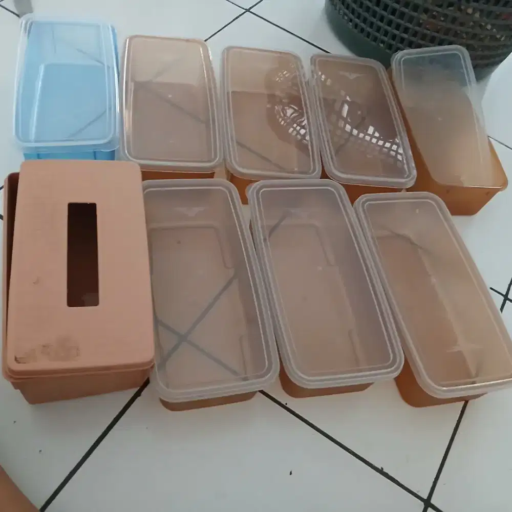 Tempat tisu dan tempat makanan