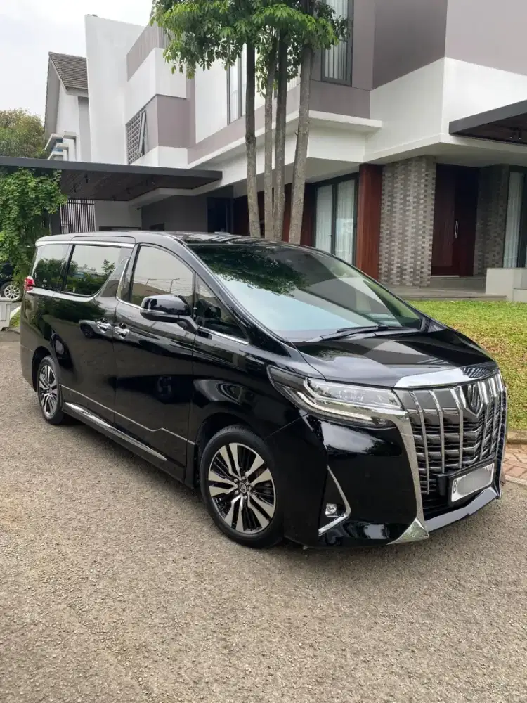 Toyota Alphard 2.5G at 2022 km. 9.714