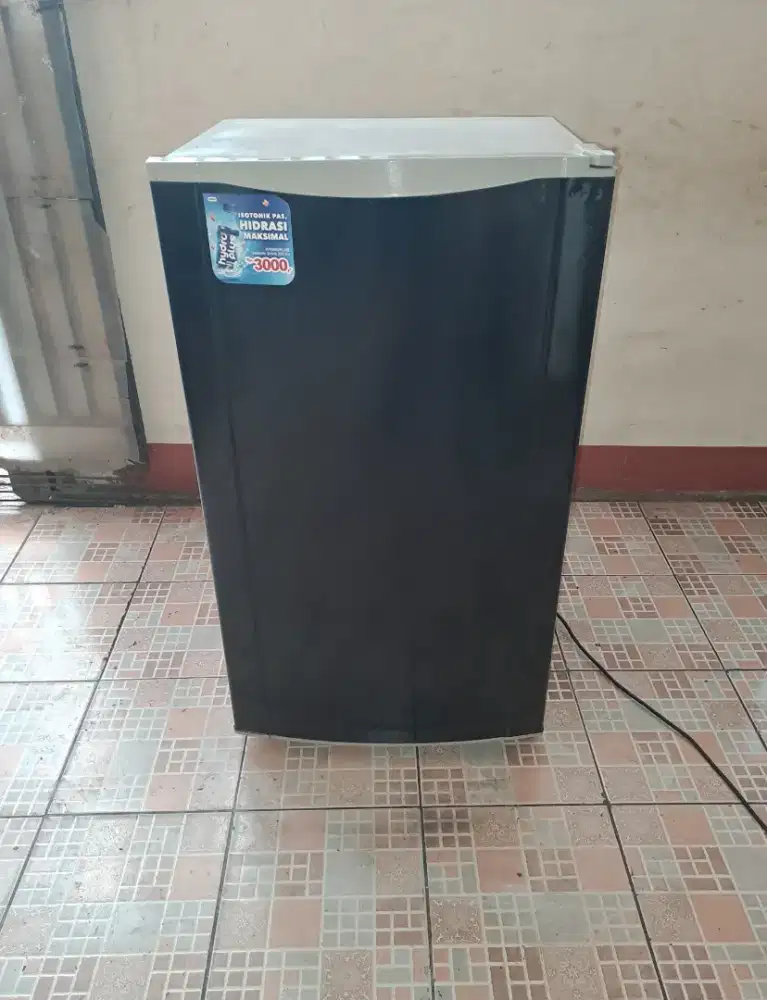 Jual kulkas SHARP satu pintu siap untuk d antar