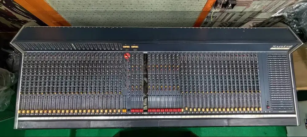 Mixer Soundcraft 6000 Professional Vintage Analog Mixing Console