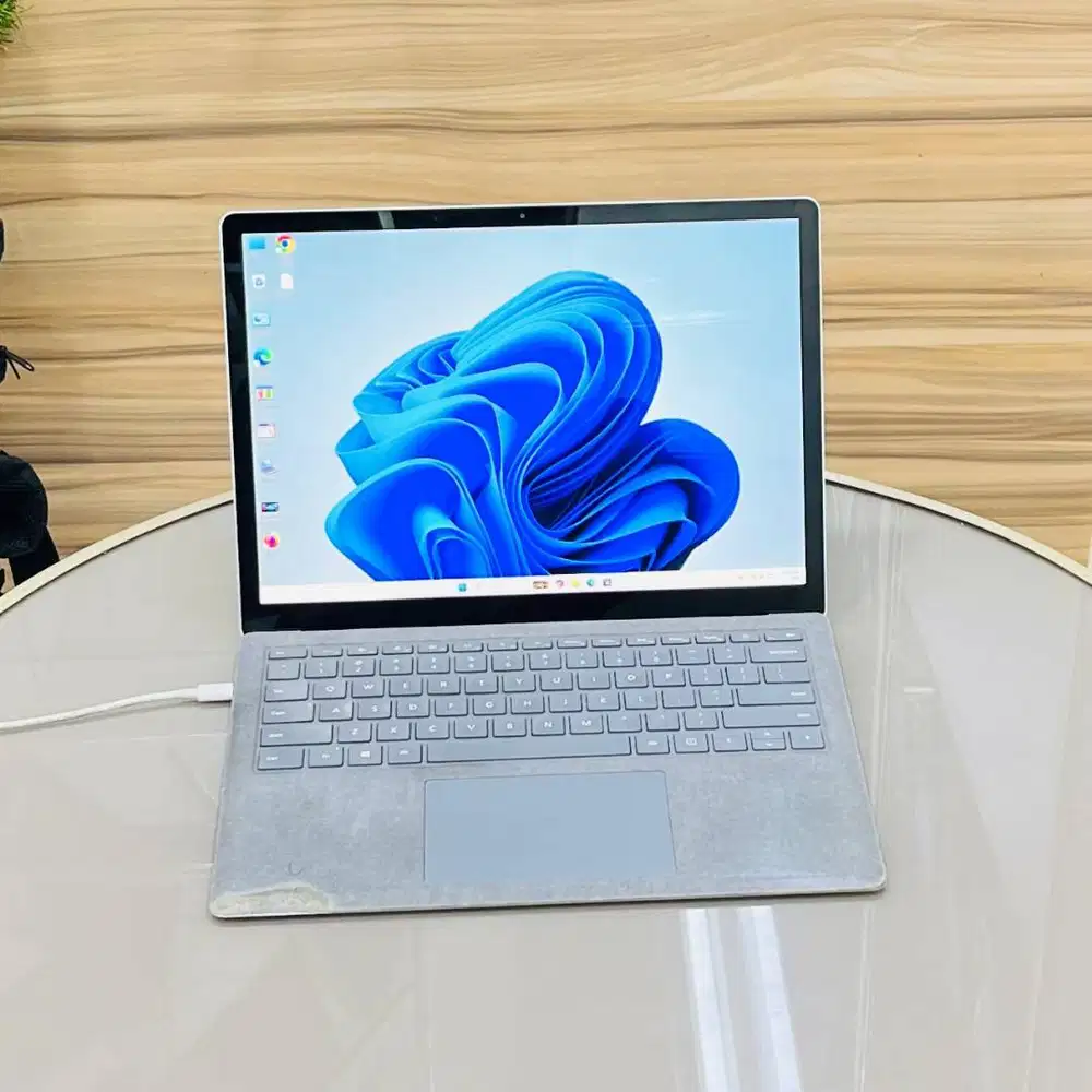 SURFACE LAPTOP 3 TOUCH i5 Gen10 Ram 8GB/Ssd 128GB 13 inch MINUS *RDC