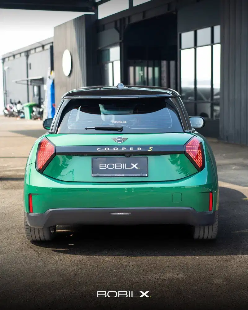 NIK 2024 MINI Cooper SE EV British Racing Green