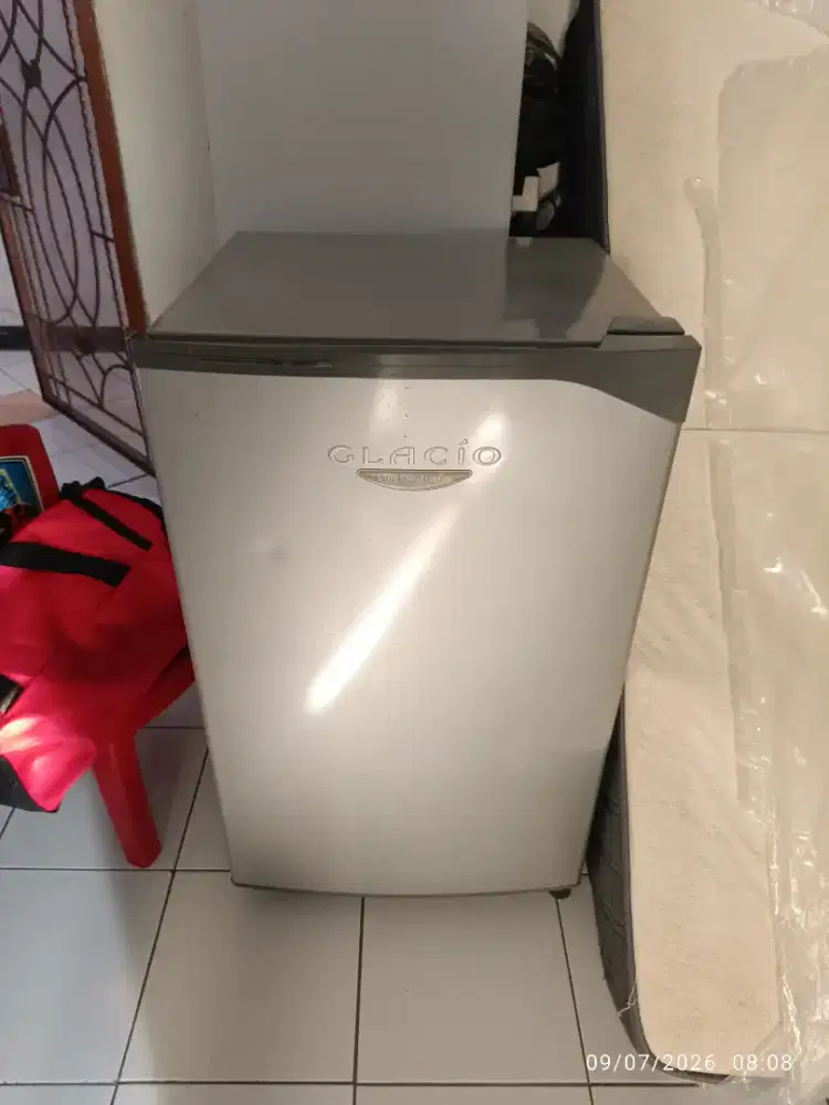 Di jual kulkas 1 pintu merek glacio
