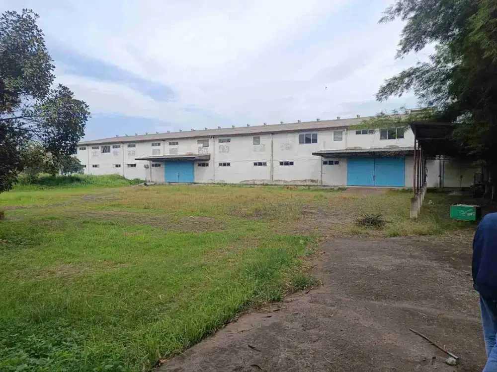 JUAL PABRIK EX GARMENT LOKASI DESA DAYEUH CILEUNGSI PINGGIR JALAN SIAP PAKAI
