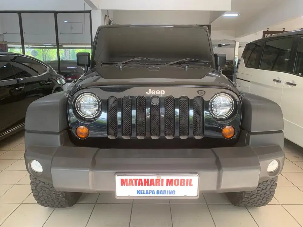 Jeep Wrangler 2Door 3.8L AT Nik 2010