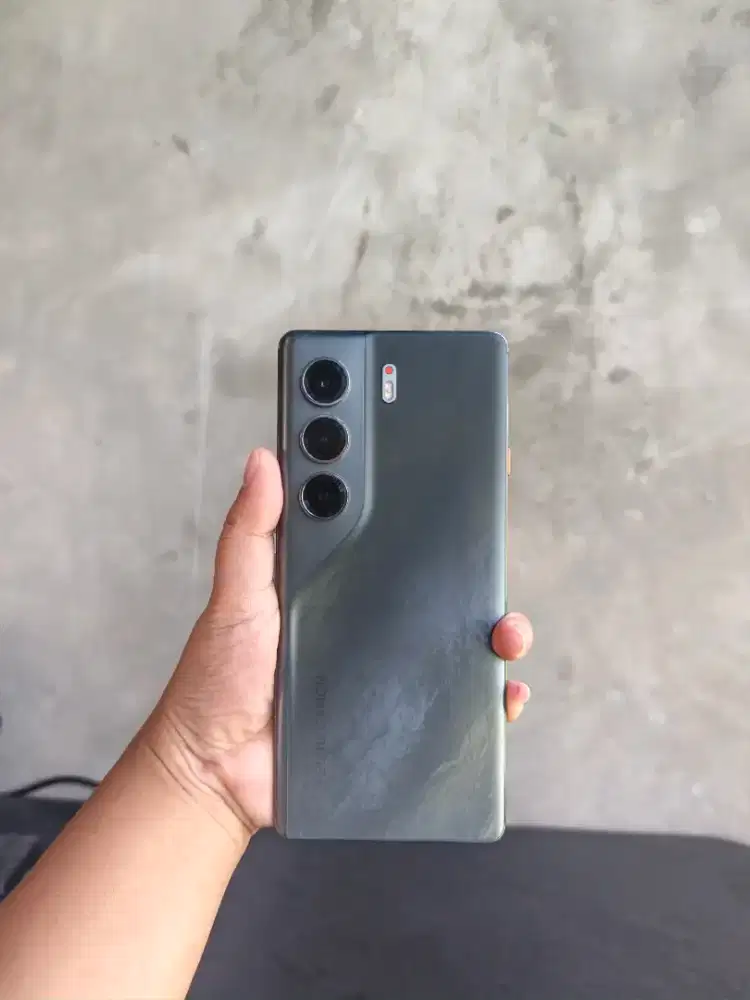 Tecno Camon 40 pro 5g 8/256gb