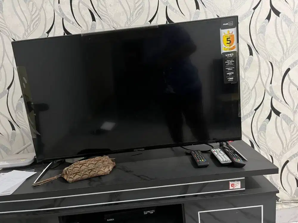 TV POLYTRON TV DIGITAL 40 INCH INCI FULL HD FRAMELESS HDMI USB MOVIE