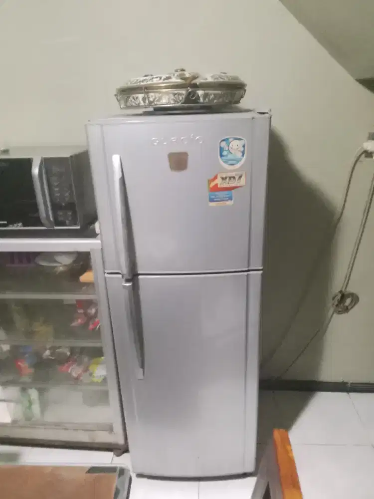 Kulkas Glacio Toshiba 2 Pintu