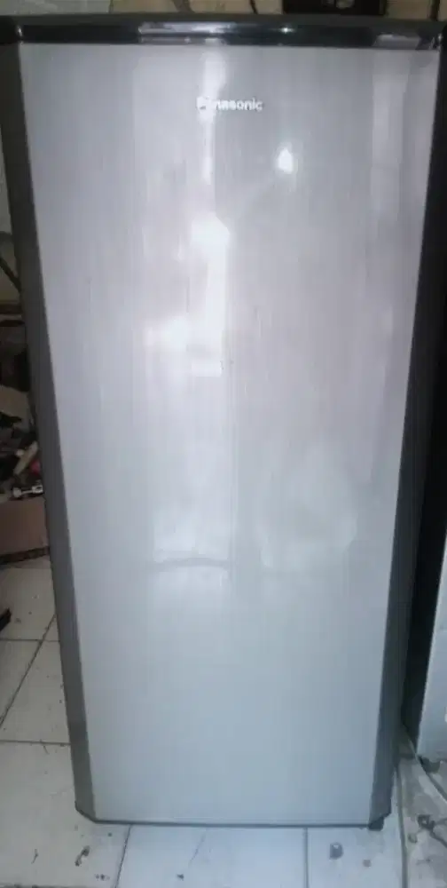 Di jual kulkas 1 pintu merk Panasonic Normal Dingin beku siap pakai