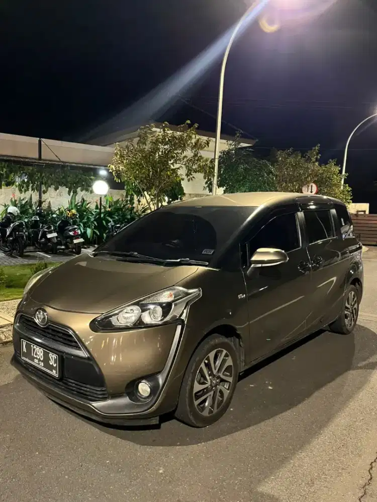Toyota sienta type AT (2016),
