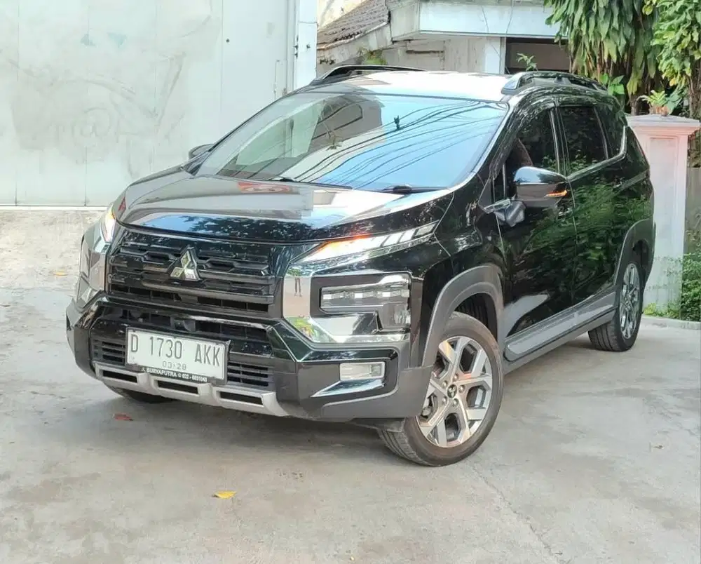 XPANDER CROSS PREMIUM PACKAGE 1.5 AT 2022 KM 32rb RECORD MITSUBISHI