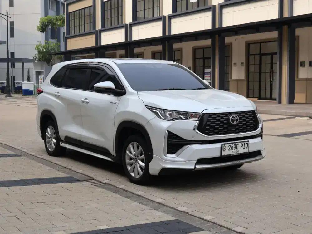 TOYOTA INNOVA ZENIX V HYBRID MODELLISTA 2025 PUTIH