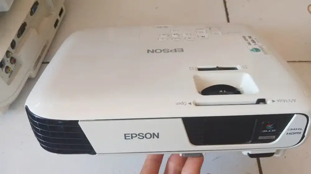 Proyektor Epson EB-W31 WXGA 3200 Lumens - Siap Pakai & Terang!