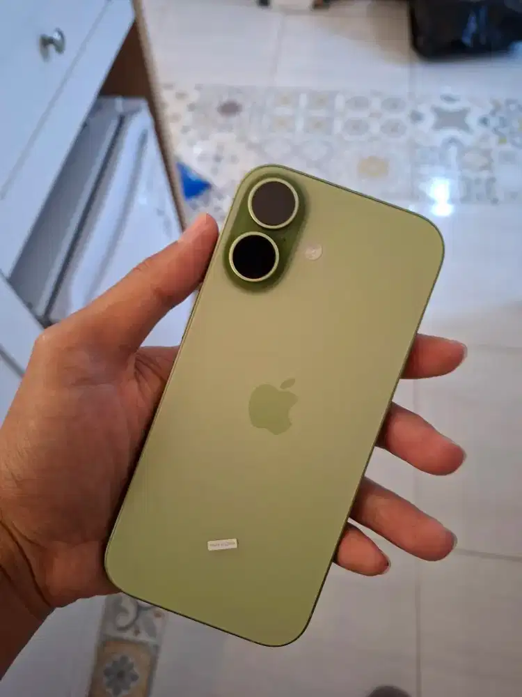 Like new pemakaian baru iphone 17 basic warna sage 256