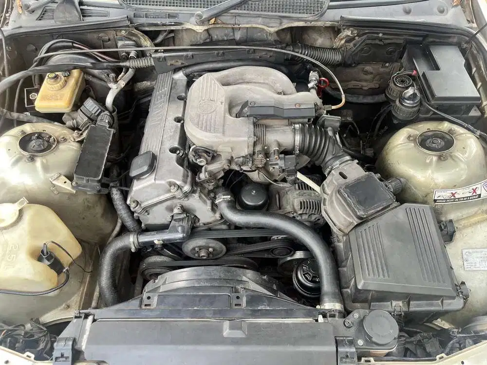 BMW 318i 1997 Bensin