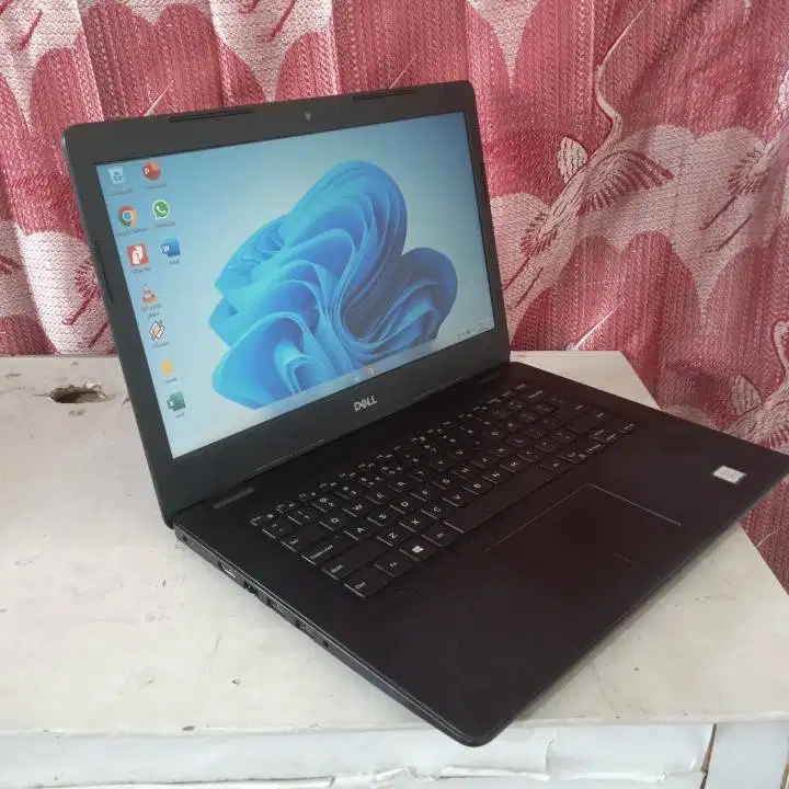 Laptop Dell Vostro 3481 Slim Tipis Intel Core i3 7020U RAM 8GB SSD