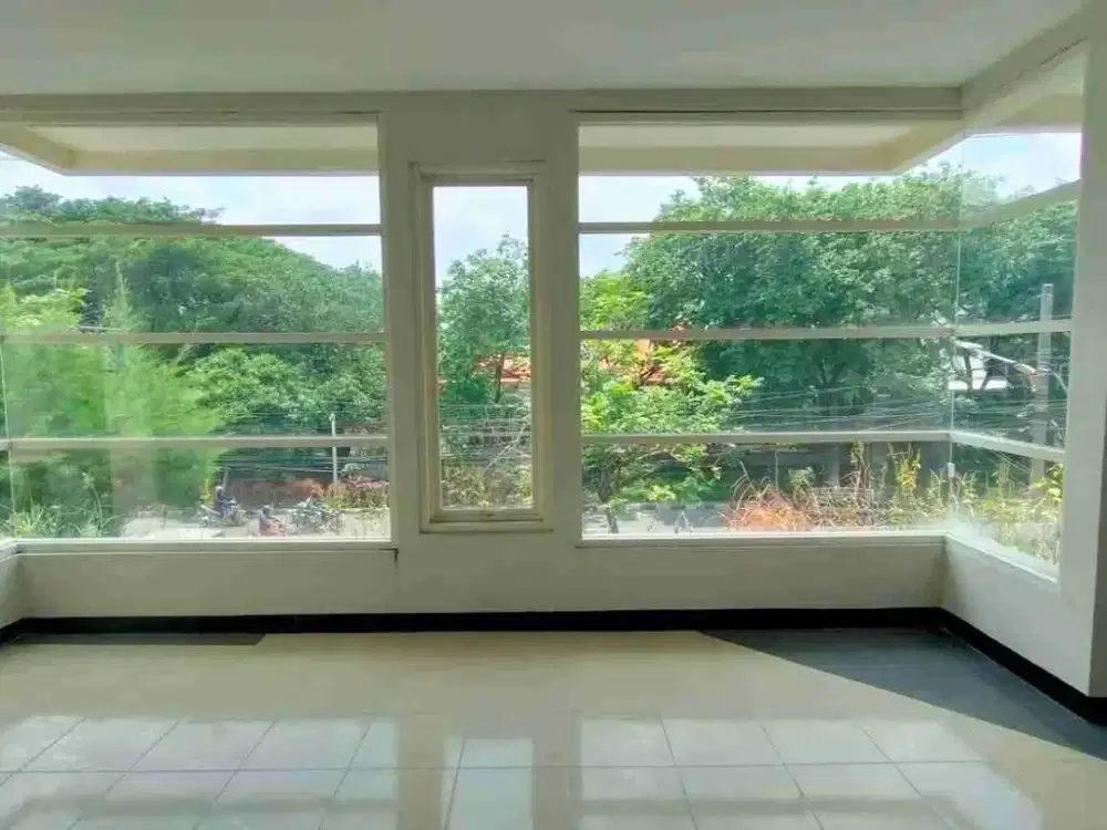 rumah 2 lantai raya jemur Andayani Surabaya siap huni cocok untuk kantor
