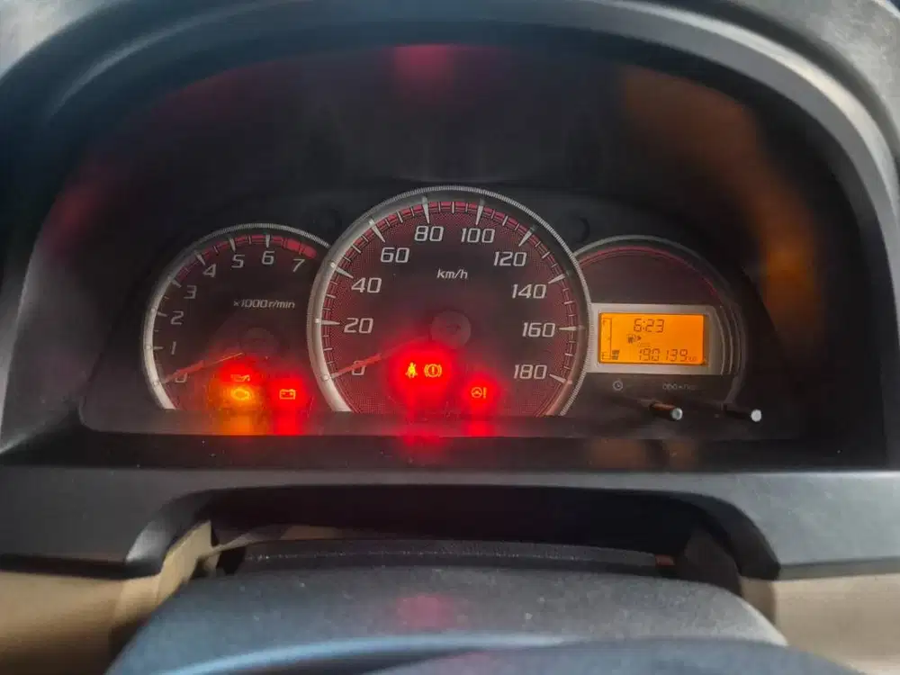 DAIHATSU XENIA 1.3 MANUAL 2014