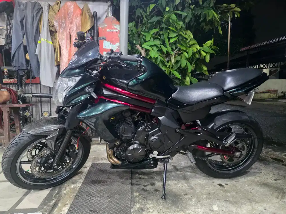 Dijual Kawasaki ER6N tahun 2011 pemakaian 2012