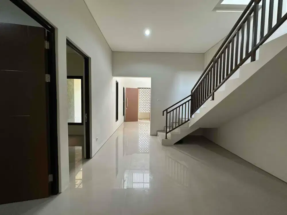 DISEWAKAN Rumah BARU Wiyung Permata safira dekat WBM Citraland