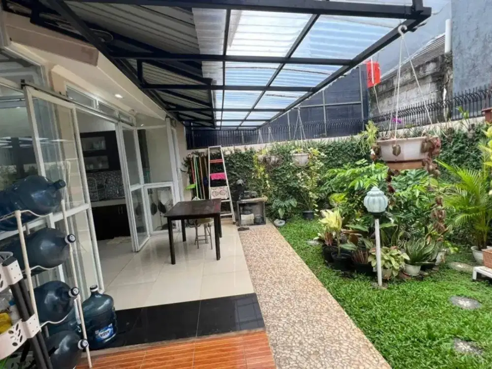 Rumah 2 lantai Bagus sekali di Cinere Depok
