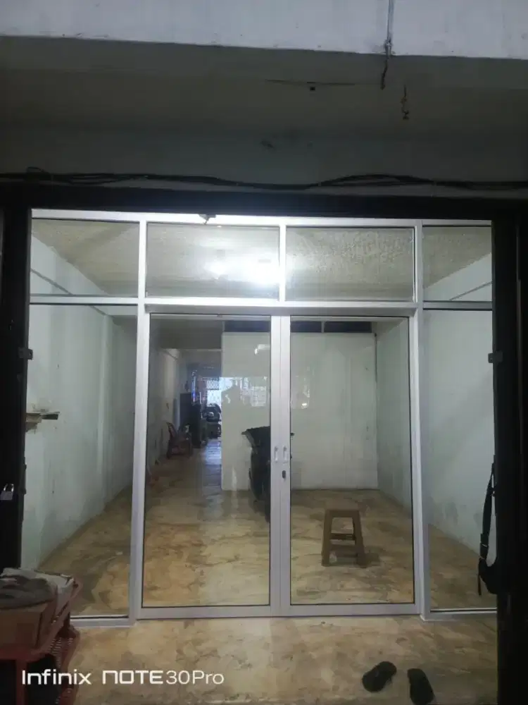 Pintu sekat kaca ,sekat kaca aluminium upvc