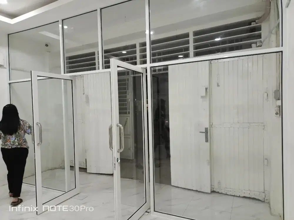 Pintu kaca/ sekat kaca ruang aluminium upvc
