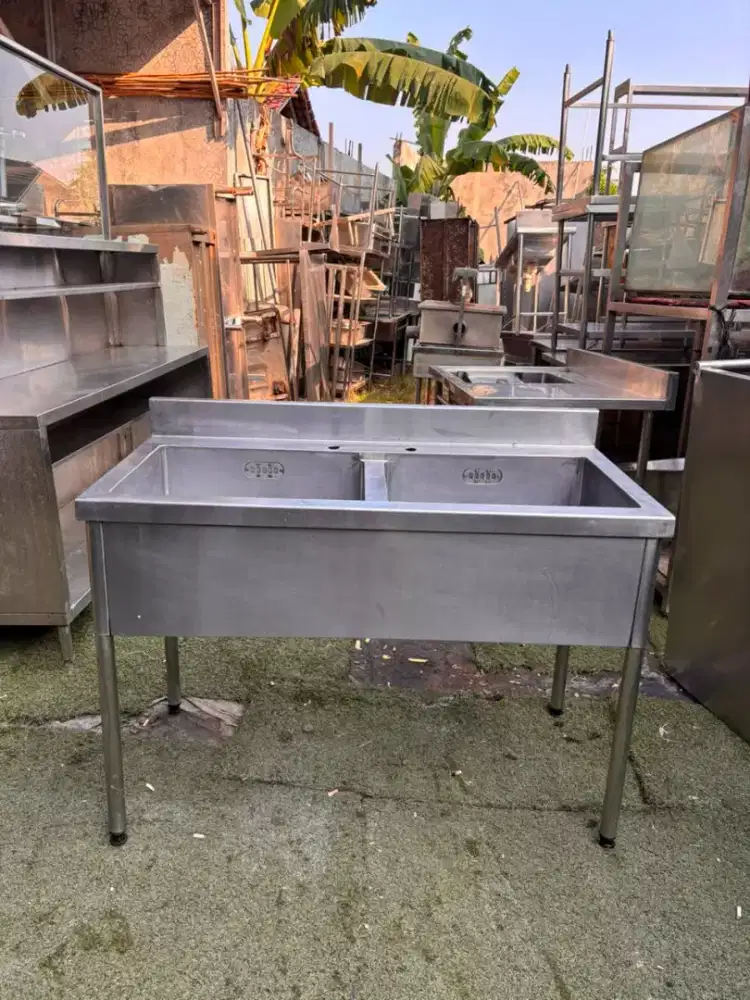 SINK 2 LUBANG
Ukuran 120x60x85
Lubangnya 52x42x25