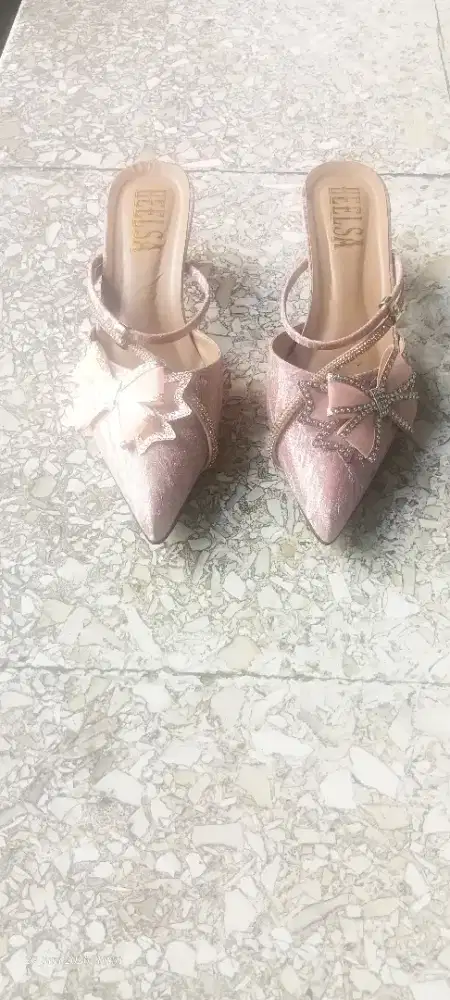 Sepatu pesta pink glowing