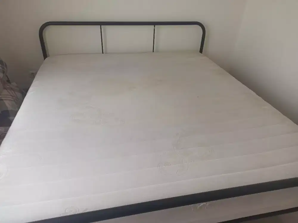 Ranjang besi uk 180 x 200(bonus sprei)