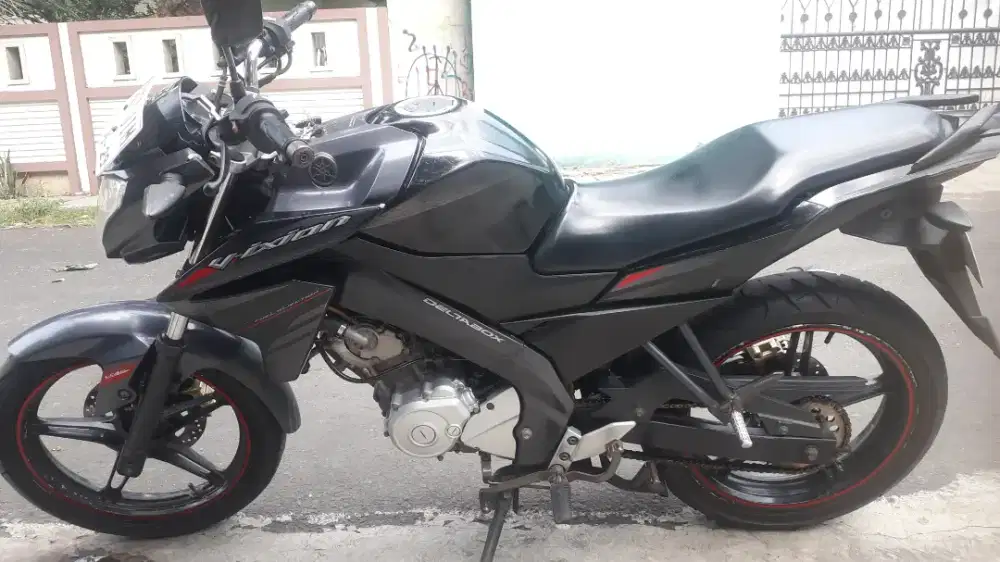 Motor Vixion 2015 (Warna Hitam)