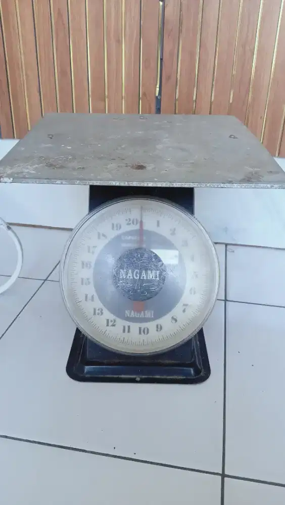 TIMBANGAN DUDUK NAGAMI 20KG