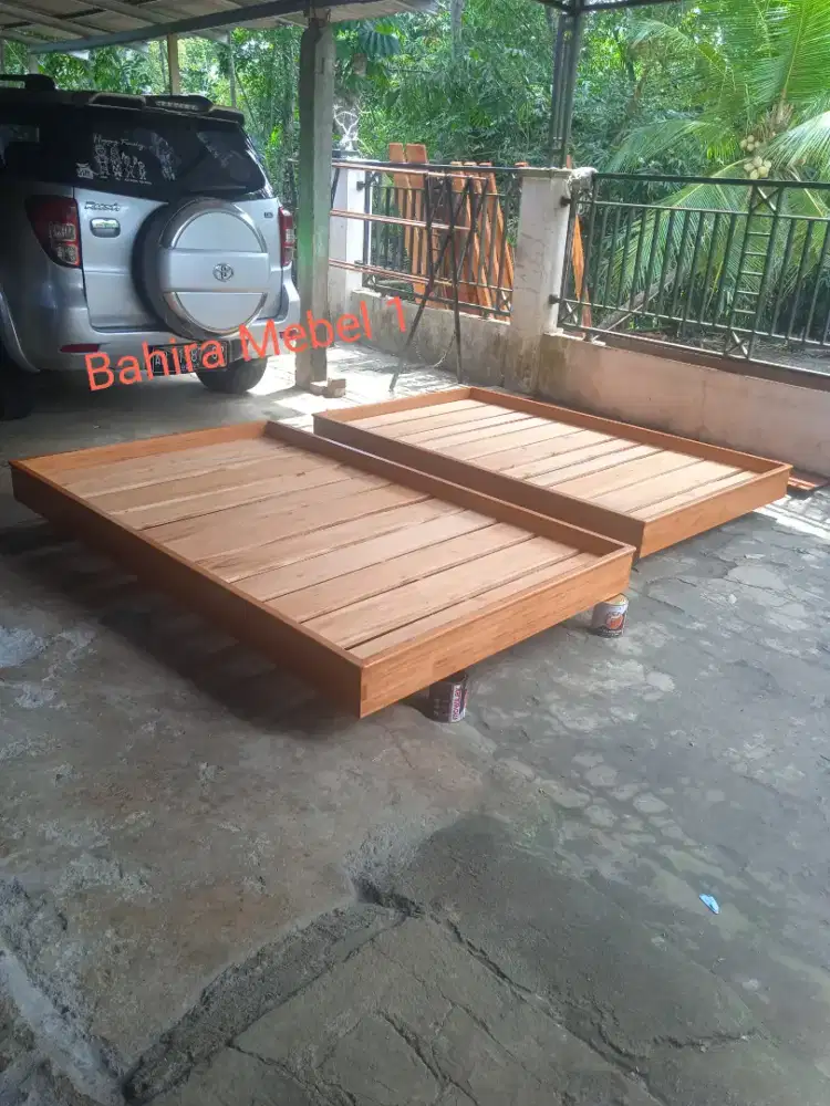 Tempat tidur model Palet